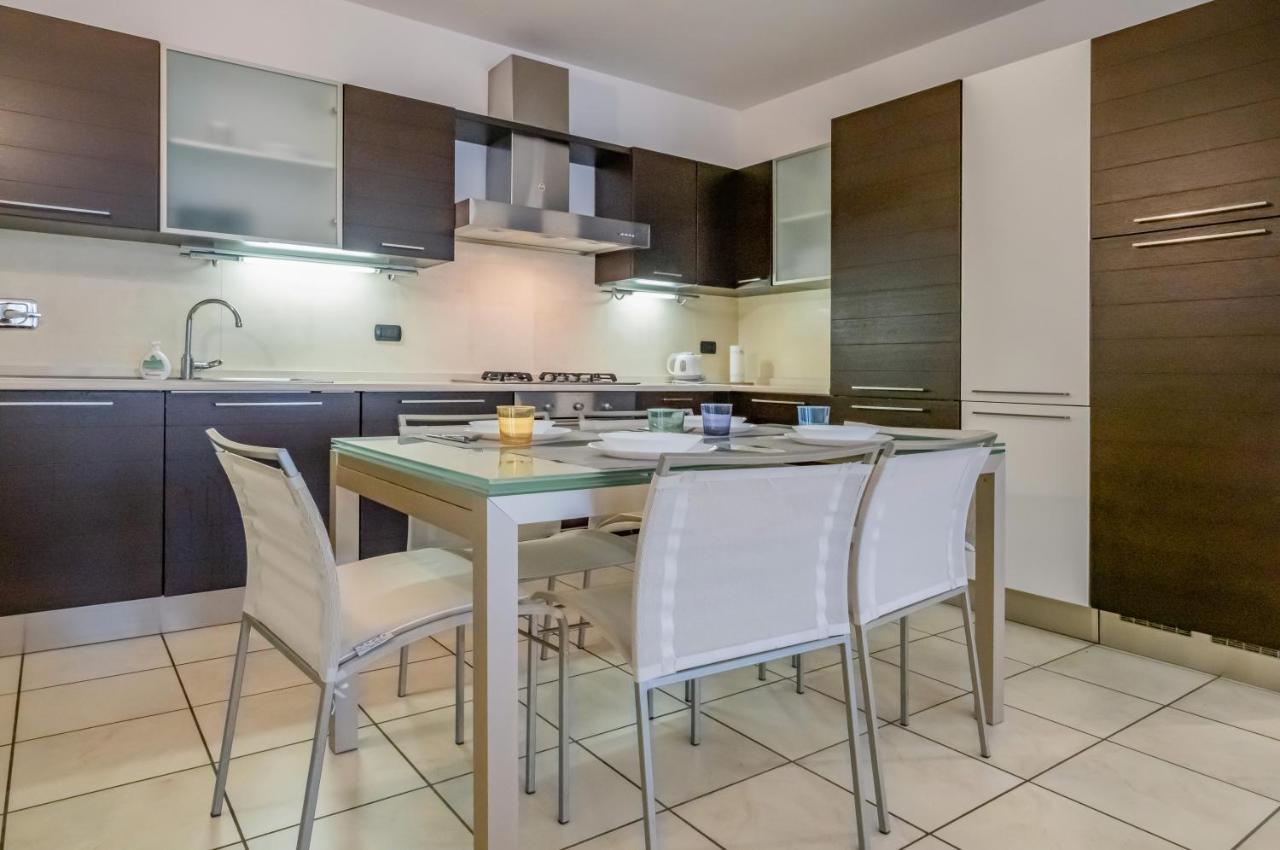 Piana Di Solaro Modern Flat & Swimming Pool Apartamento Lerici Exterior foto