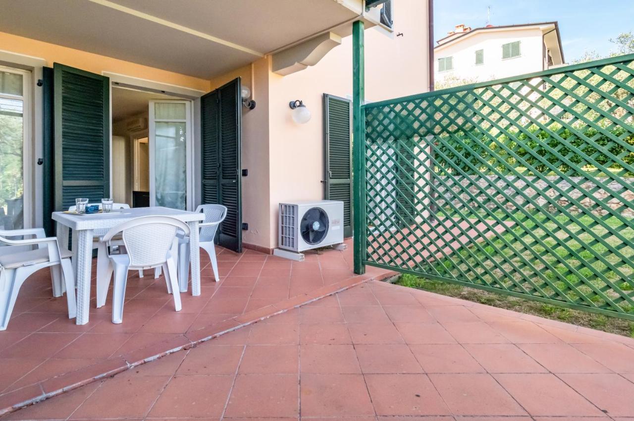 Piana Di Solaro Modern Flat & Swimming Pool Apartamento Lerici Exterior foto